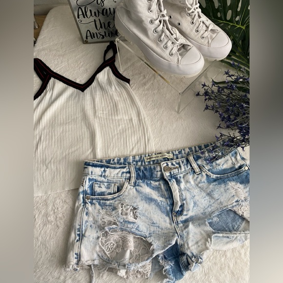 Short shorts - Picture 11 of 11